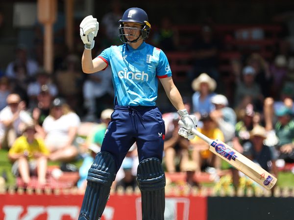 amy-jones-game-awareness-criticised-after-mind-blank-dot-ball-costs-england-in-ashes-defeat.Click to read full article.