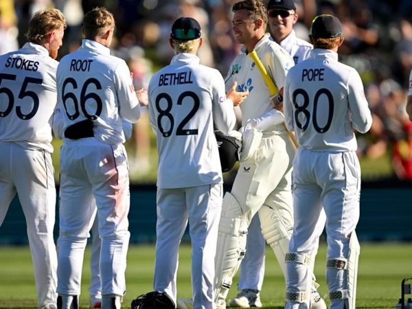 england-line-up-for-tim-southee-guard-of-honour-in-seamers-final-test.Click to read full article.