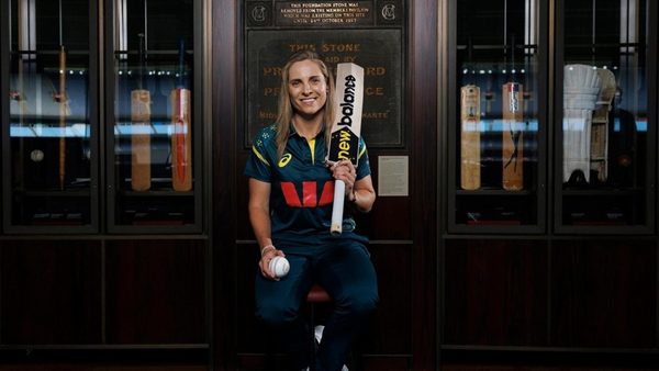 australia-confirm-healy-successor-sophie-molineux-recall-wpl-star-nicola-carey-after-three-years-for-india-series.Click to read full article.