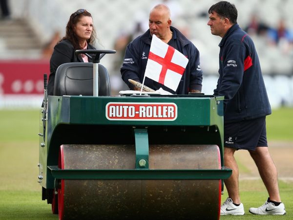 were-imdustry-knees-trailblazing-groundswomen-warns-dreadful-industry-downward-spiral.Click to read full article.