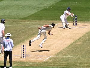 ashes-202526-mcg-pitch-for-boxing-day-test-receives-unsatisfactory-rating-after-two-day-finish.Click to read full article.
