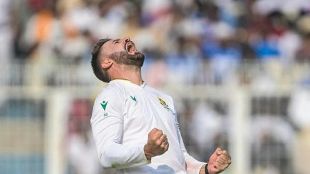 most-catches-in-a-test-innings-south-africa-star-equals-world-record-at-guwahati.Click to read full article.