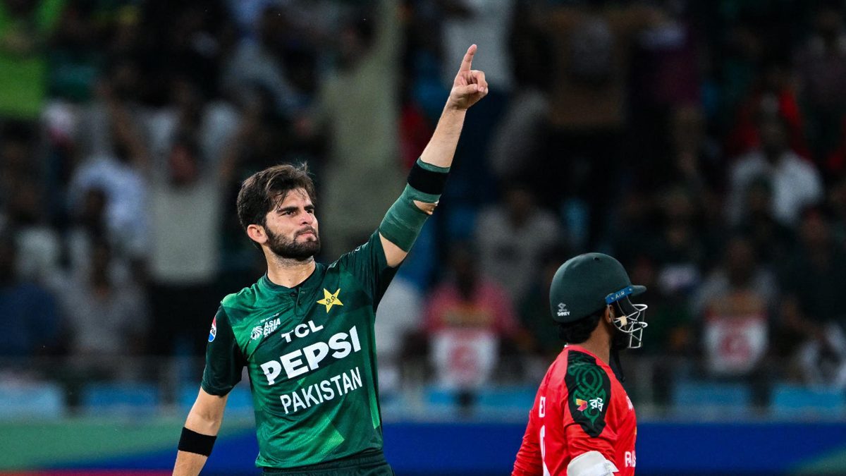 Pakistan's Shaheen Shah Afridi (L) celebrates after dismissing Bangladesh's Parvez Hossain Emon during the Asia Cup 2025 Super Four Twenty20 international cricket match between Bangladesh and Pakistan at the Dubai International Stadium in Dubai on September 25, 2025
