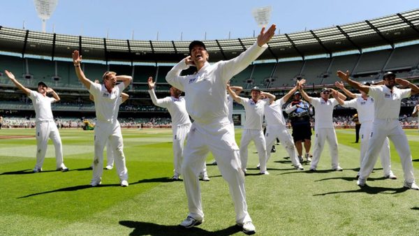 graeme-swann-signs-strictly-come-dancing.Click to read full article.