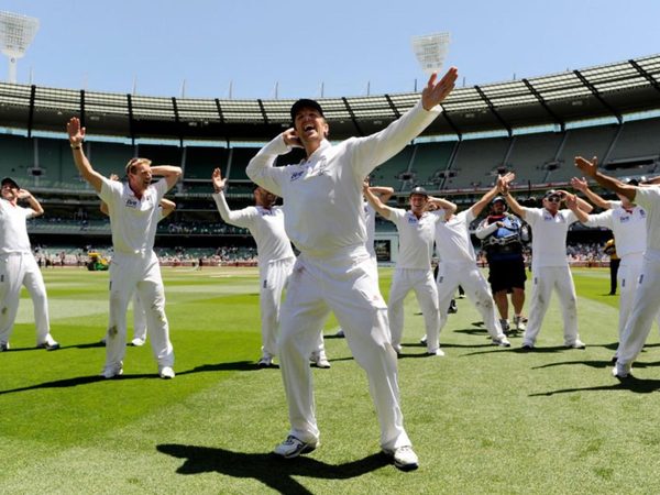 graeme-swann-signs-strictly-come-dancing.Click to read full article.