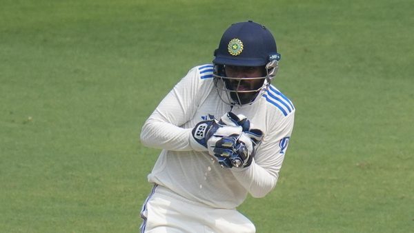 ks-bharat-impresses-with-glovework-in-first-test-india-england-hyderabad-ind-v-eng-cricket-news-today.Click to read full article.