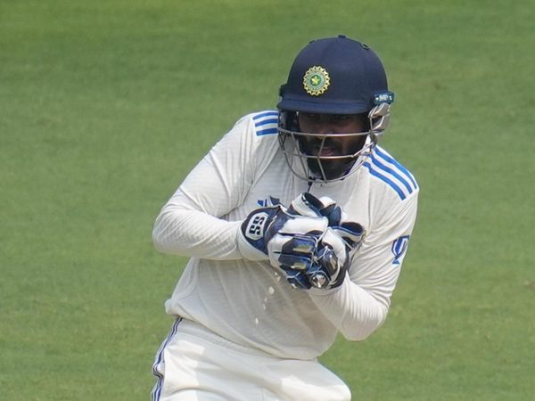 ks-bharat-impresses-with-glovework-in-first-test-india-england-hyderabad-ind-v-eng-cricket-news-today.Click to read full article.