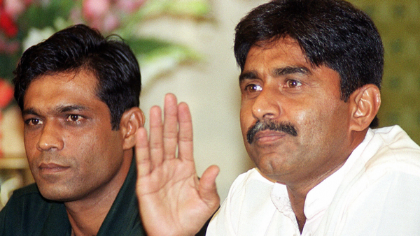 i-never-slapped-javed-miandad-rashid-latif-sends-legal-notice-to-pakistan-anchor-for-frivolous-comments-on-live-tv.Click to read full article.
