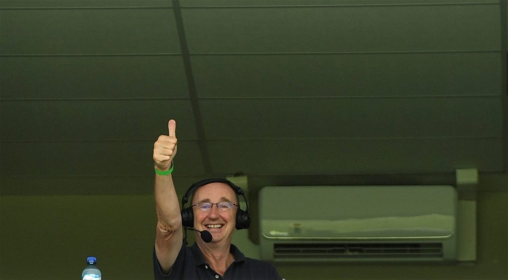 ‘It’s like an action replay’ – Jonathan Agnew accidentally commentates on an action replay
