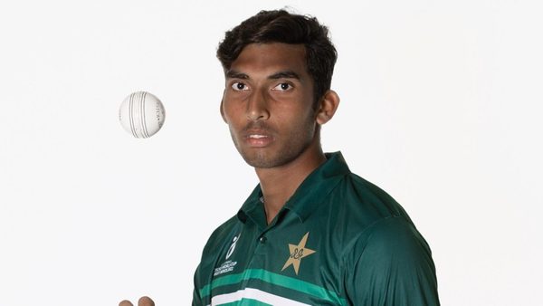 mohammad-zeeshan-two-metre-tall-17-year-old-pakistan-quick.Click to read full article.