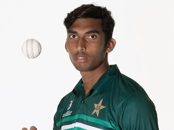 mohammad-zeeshan-two-metre-tall-17-year-old-pakistan-quick.Click to read full article.