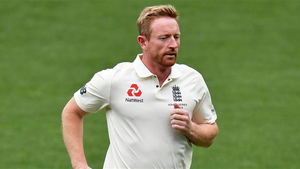 paul-collingwood-dons-whites-to-run-drinks-during-final-england-pakistan-test.Click to read full article.