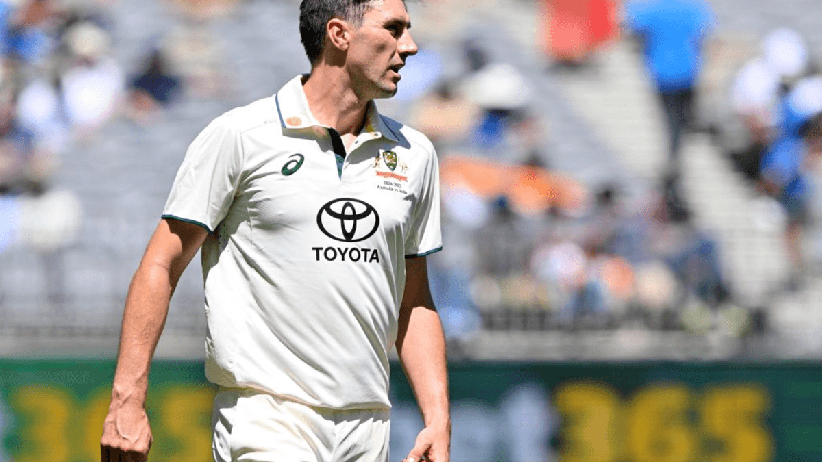 Pat Cummins looks out of sorts with the ball