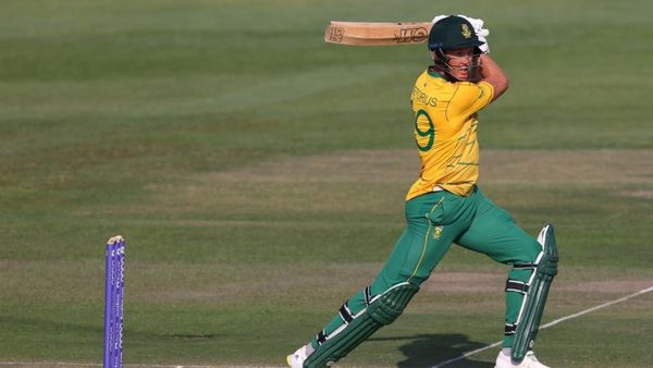 206-4-60-balls-south-africa-all-rounder-dwaine-pretorius-first-ever-200-plus-t10-canada-super-60.Click to read full article.