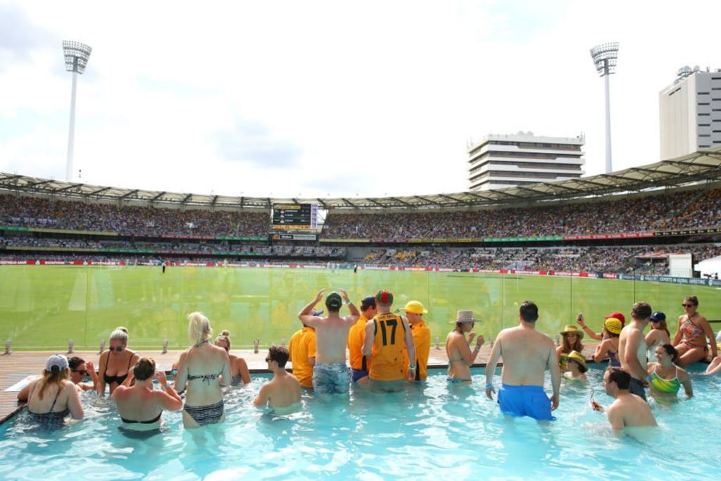 England win 2nd ODI by four wickets
