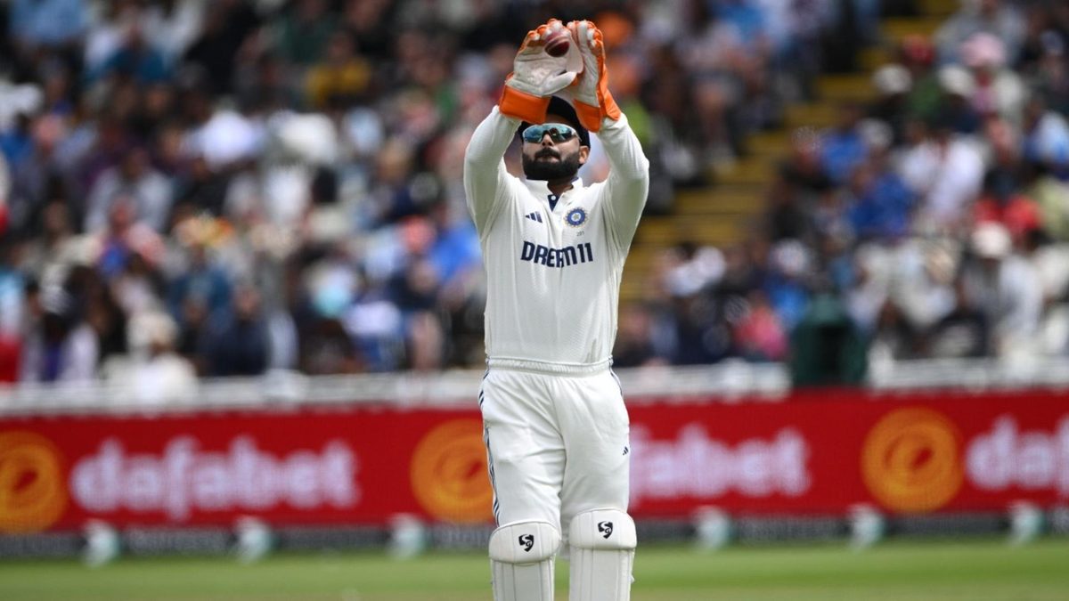 Rishabh Pant catching the ball while keeping in the Test series against England