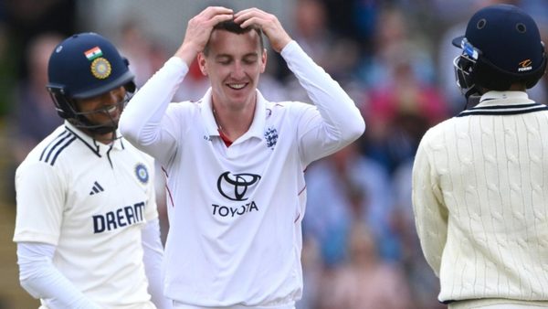 take-the-draw-stump-mic-catches-harry-brook-playfully-asking-shubman-gill-declare.Click to read full article.