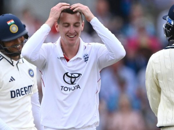take-the-draw-stump-mic-catches-harry-brook-playfully-asking-shubman-gill-declare.Click to read full article.