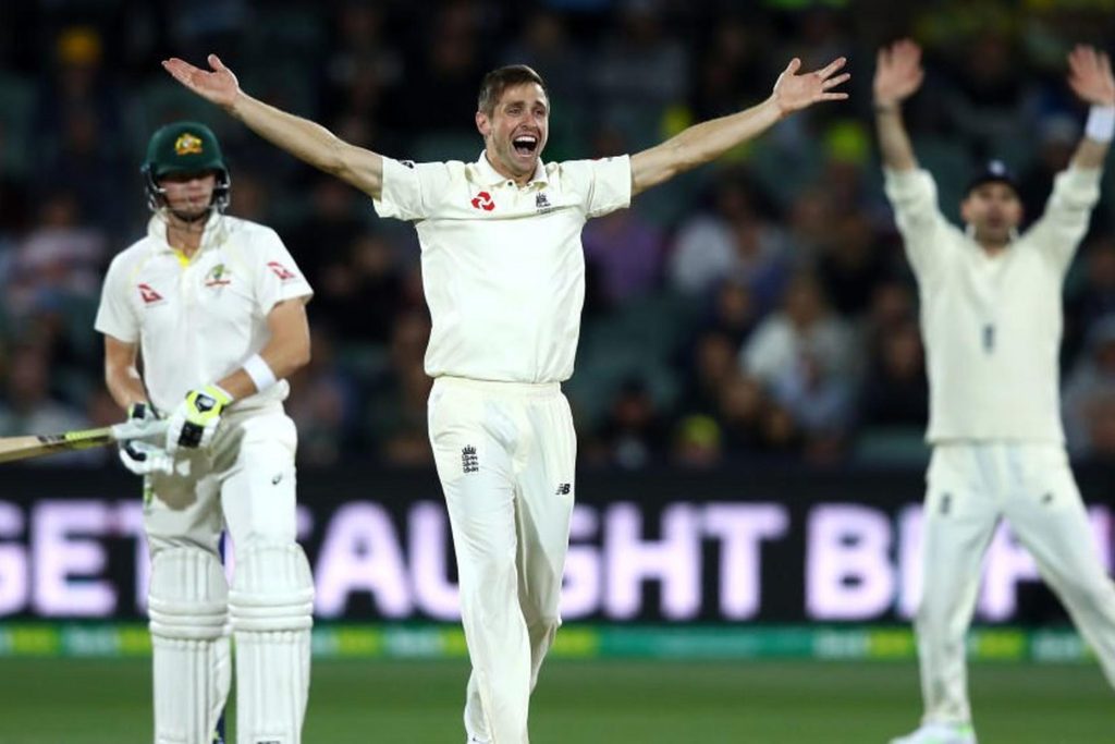 England’s late rally gives hope despite huge deficit