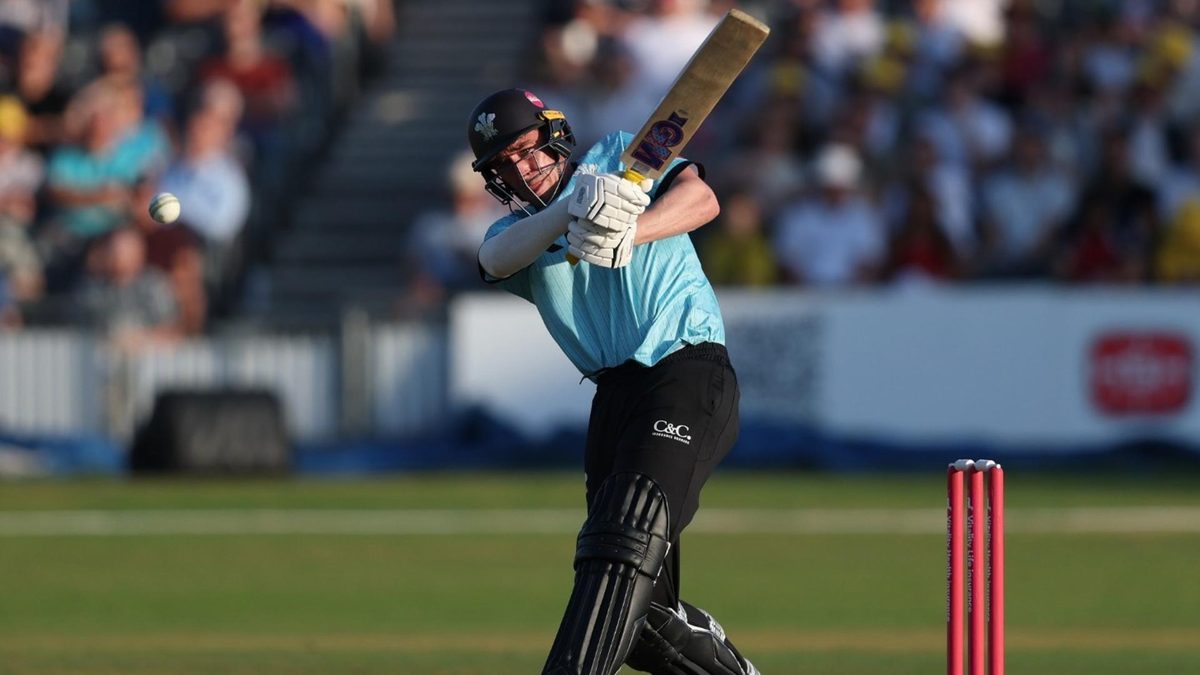 Dan Lawrence bats for Surrey in the 2025 T20 Blast