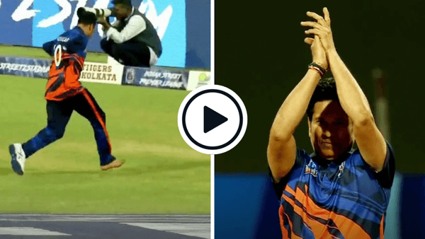 watch-sachin-tendulkar-applauds-after-para-cricketer-amir-hussain-makes-brilliant-boundary-save-in-indian-street-premier-league.Click to read full article.