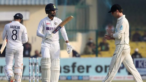 shreyas-iyers-debut-excellence-could-make-ajinkya-rahanes-latest-failure-a-costly-one.Click to read full article.