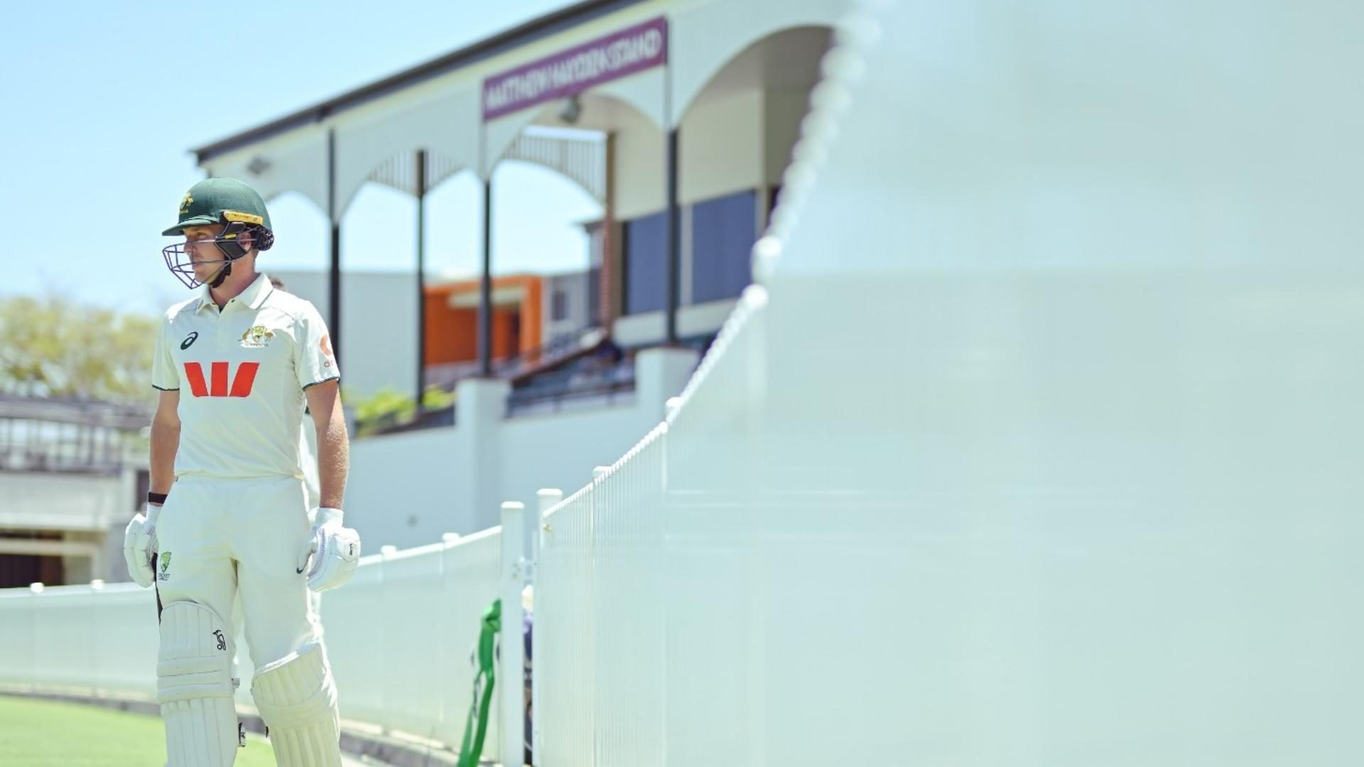 Menjatuhkan Skor Kelas Satu Tertinggi Australia Pembuka Dengan Dua Ratus Melawan England Lions