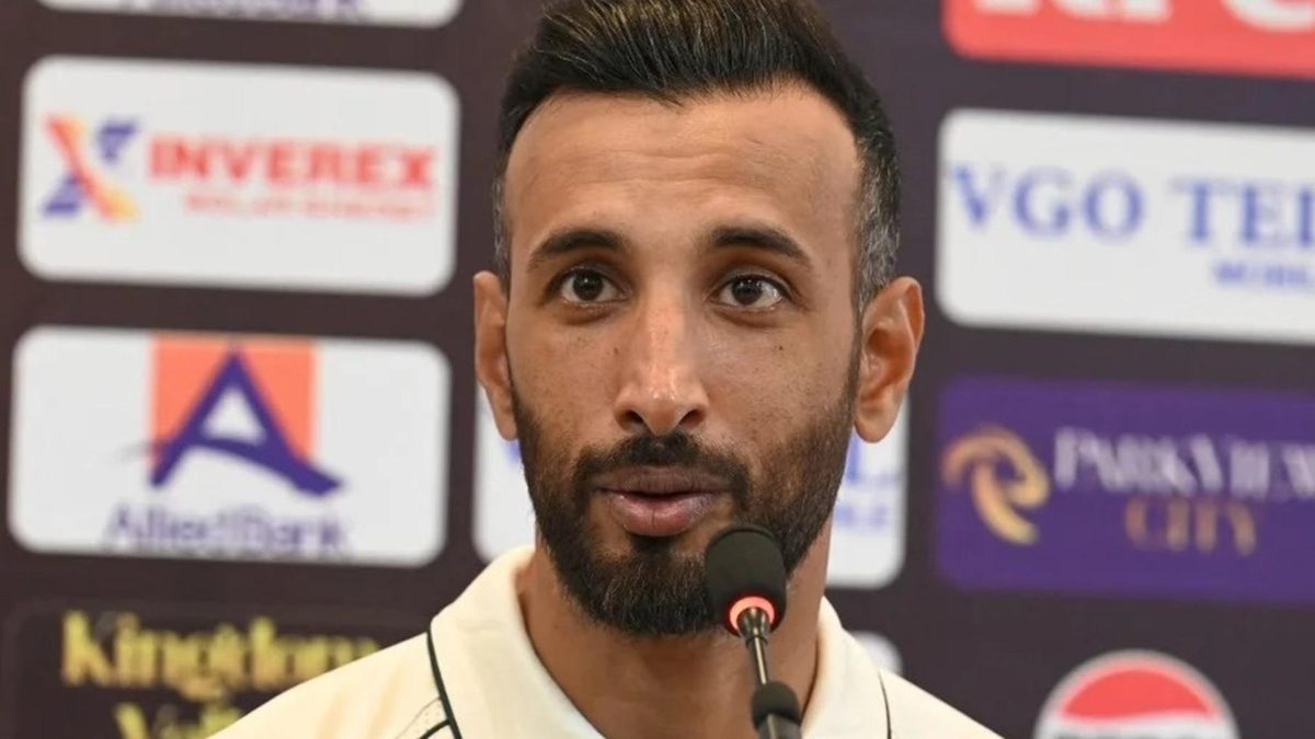 Shan Masood shut down a journalist for showing respect after the latter suggested the skipper did not have the freedom to make his own decisions about the pitch and team combination following Pakistan’s massive defeat against the West Indies today (January 27).