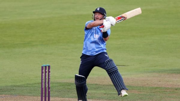 freak-46-year-old-darren-stevens-hauls-kent-into-one-day-cup-final.Click to read full article.