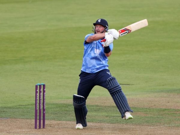 freak-46-year-old-darren-stevens-hauls-kent-into-one-day-cup-final.Click to read full article.