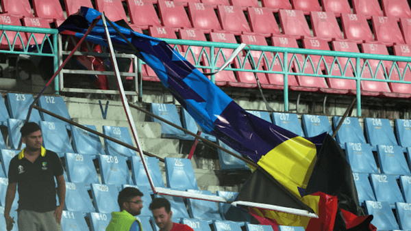spectators-flee-aus-v-sl-game-delayed-after-stadium-banner-collapses-due-to-strong-winds.Click to read full article.