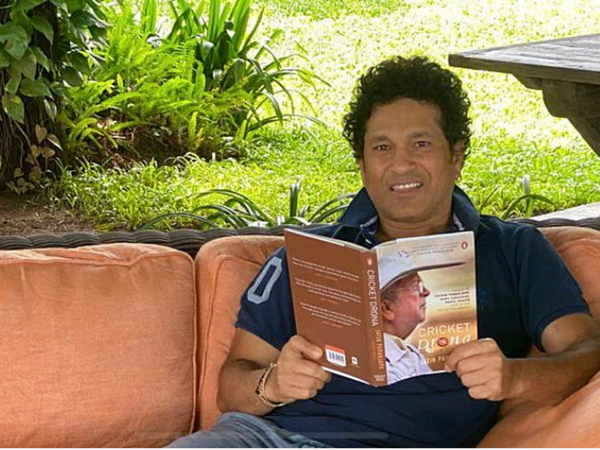 tendulkar-rohit-celebrate-cricket-drona-vasoo-paranjape-and-his-art-of-giving.Click to read full article.