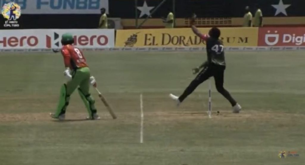 Bravo declines opportunity to run Hafeez out at the non-striker’s end; hugs and laughs it off instead