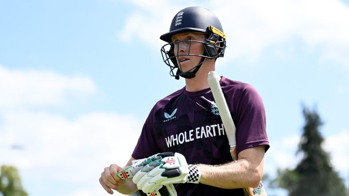 Zak Crawley in England training