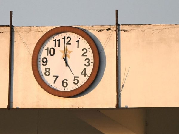 explained-what-last-hour-is-why-cant-lose-overs-final-day-of-test.Click to read full article.