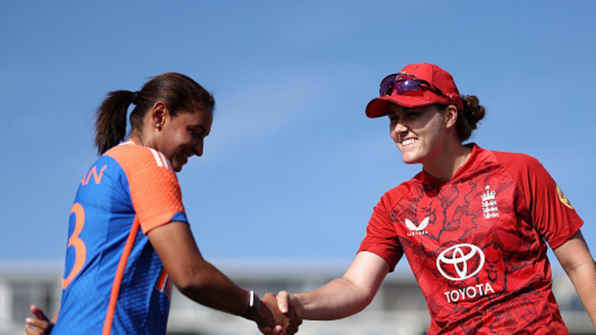 Nat Sciver-Brunt of England shakes hands with Harmanpreet Kaur of India during the 2nd Women's Vitality IT20 between England and India at Seat Unique Stadium on July 01, 2025 in Bristol, England