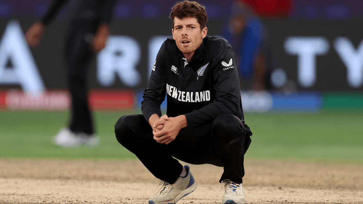 Mitchell Santner reacts during the 2025 Champions Trophy final