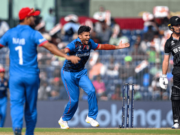 new-zealand-lose-three-wickets-in-nine-balls-to-spark-hopes-of-yet-another-world-cup-upset-cwc-2023.Click to read full article.