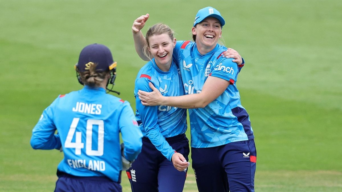 Charlie Dean celebrates a wicket with Nat Sciver-Brunt and Amy Jones