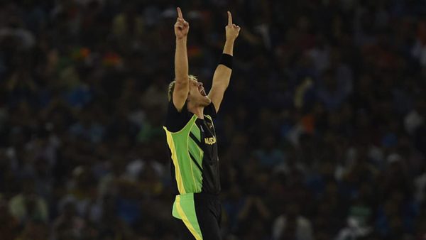 ms-dhoni-galvanised-team-shane-watson.Click to read full article.