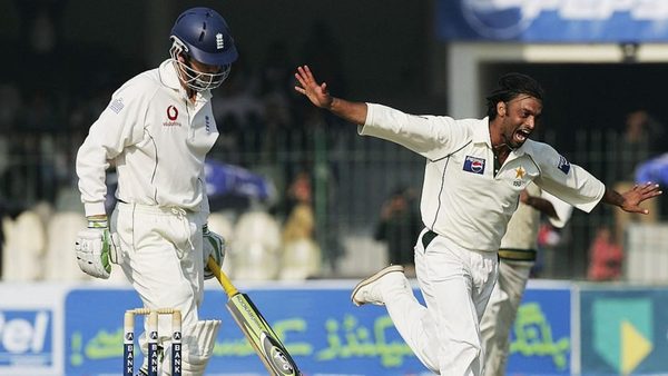 when-a-charged-up-shoaib-akhtar-roughed-up-liam-plunkett-on-test-debut.Click to read full article.