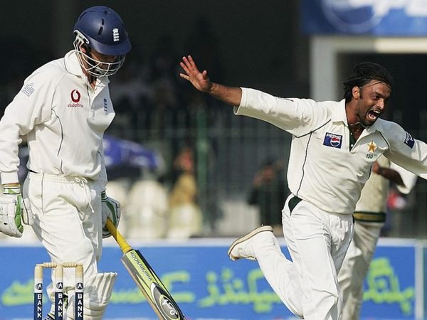 when-a-charged-up-shoaib-akhtar-roughed-up-liam-plunkett-on-test-debut.Click to read full article.