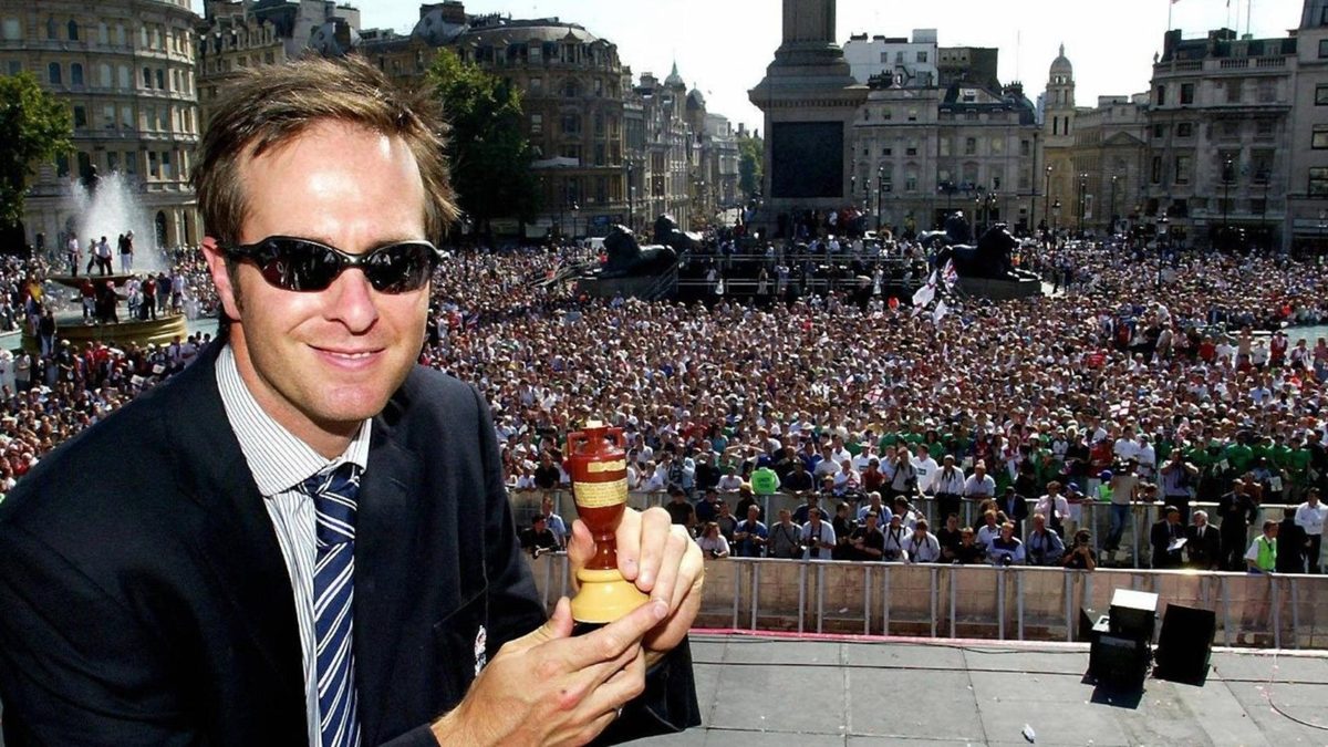 Michael Vaughan holds Ashes urn in Trafalgar Square in 2005