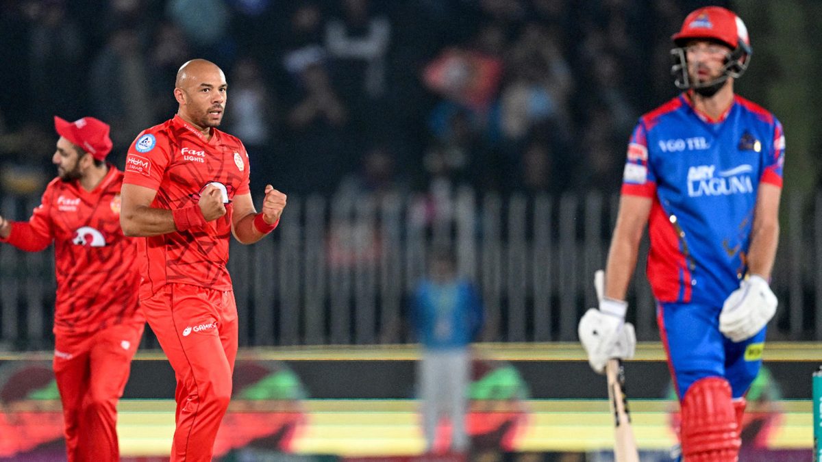 Islamabad United's Tymai Mills (C) celebrates after the dismissal of Karachi Kings' James Vince (R) during the Pakistan Super League (PSL) Twenty20 cricket match between Karachi Kings and Islamabad United at the Rawalpindi Cricket Stadium in Rawalpindi on March 7, 2024