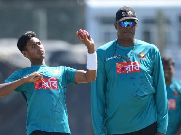 courtney-walsh-frustrated-mustafizur.Click to read full article.
