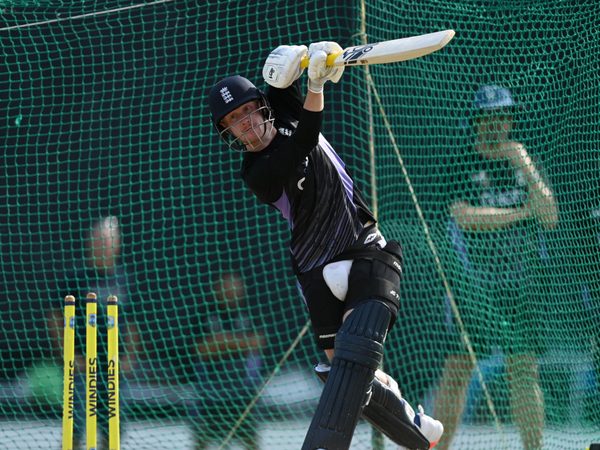 england-wicketkeeper-sent-for-x-ray-after-blow-to-hand-ahead-of-new-zealand-tests.Click to read full article.