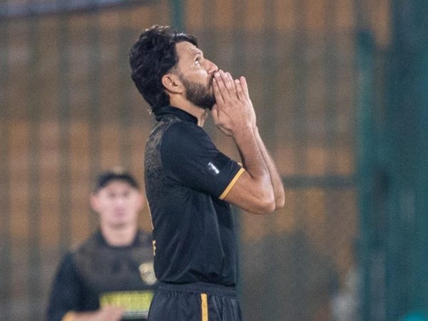 four-wickets-in-an-over-30-year-old-quick-asif-mehmood-playing-first-professional-match-in-four-years-stars-on-psl-debut.Click to read full article.