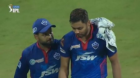 captain-rishabh-pant-consoles-avesh-khan-after-two-straight-sixes-dc-get-a-wicket-next-ball.Click to read full article.