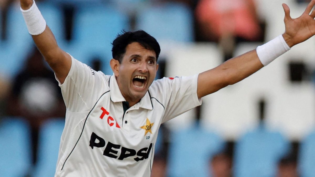 Pakistan's Mohammad Abbas (L) successfully appeals for the dismissal of South Africa's Tristan Stubbs (R) during the third day of the first cricket Test match between South Africa and Pakistan at SuperSport Park in Centurion on December 28, 2024