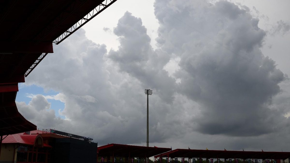 Central Broward Regional Park Stadium, Florida, rain